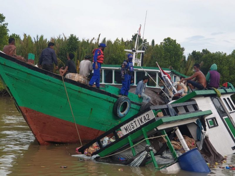 Terkena Pusaran Air Kapal Muatan Sembako Dan Alkes Karam Benuanta