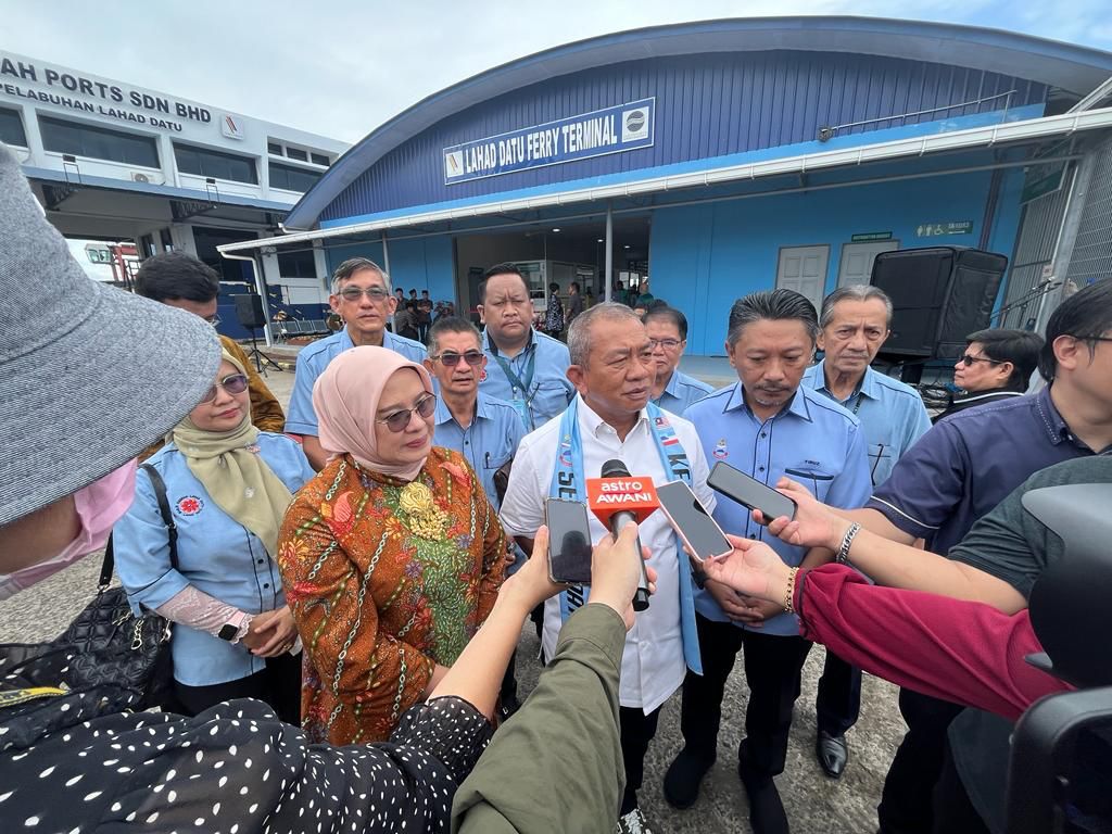 Pelayaran Perdana Km Cattleya Dari Sulbar Berlabuh Di Lahad Datu