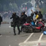 ricuh-aksi-tolak-uu-cipta-kerja-jakarta-080720-app-3