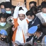 ed-Polisi-Tahan-Rizieq-Shihab-131220-hma-1