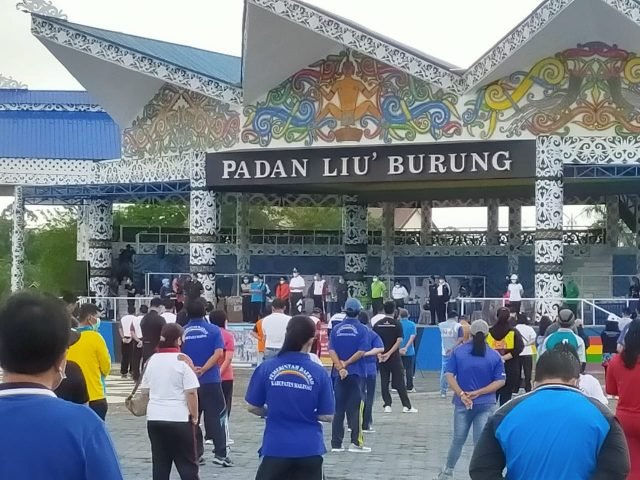 Masyarakat Malinau senam bersama pemerintah daerah Malinau