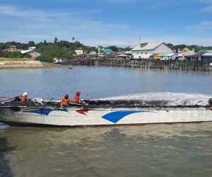 PMK Tarakan saat memadamkan api