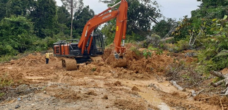 longsoran di Jalan Silva Rahayu