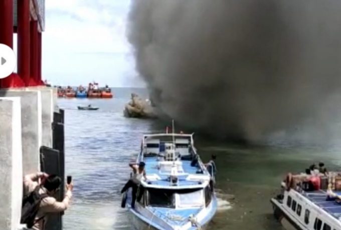 speedboat dewa sebakis terbakar di Pelabuhan SDF