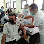 vaksinasi covid-19, di Gedung SD 001, Desa Tideng Pale
