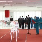 Hj. Rachmawati Zainal SH Hj. Rachmawati Zainal SH saat melantik Maylenti Wempi