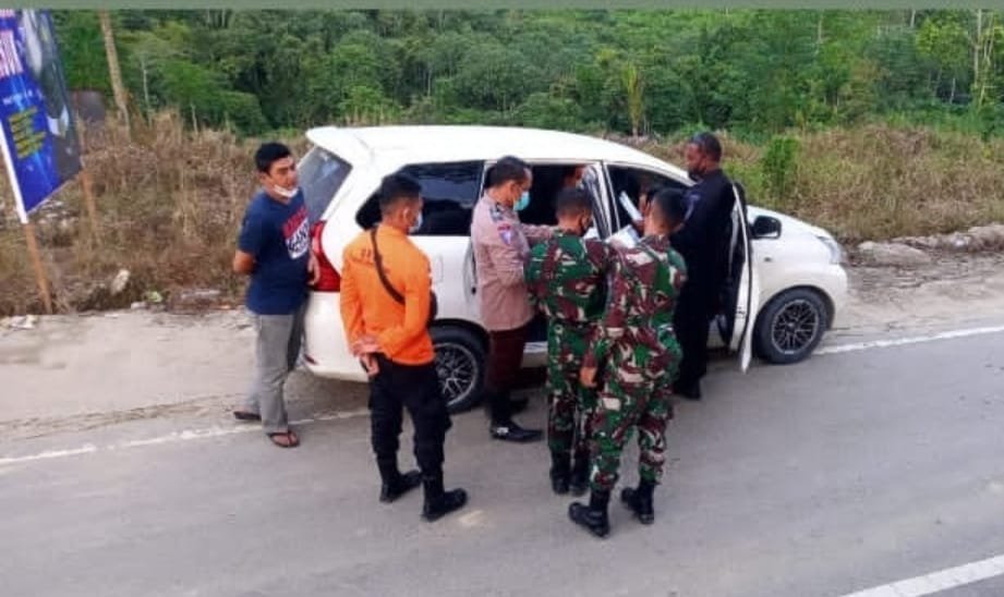 Kendaraan yang melintas diperiksa