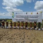 Kepala Kantor Perwakilan Bank Indonesia Kaltara Yufrizal bersama Gubernur Kaltara