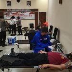 Personel Polres Bulungan saat melakukan aksi donor darah