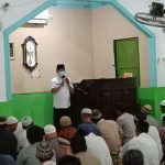 Gubernur usai melaksanakan salat magrib