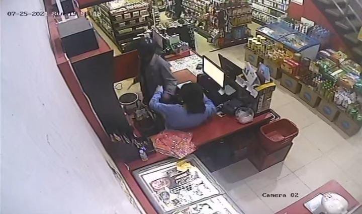 perampok di NU Store, beberapa waktu lalu