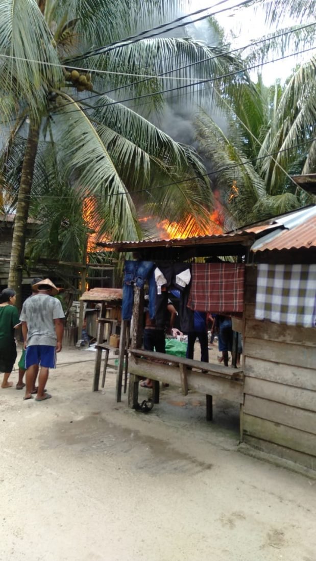 kebakaran di Jalan Binalatung Kelurahan Pantai Amal