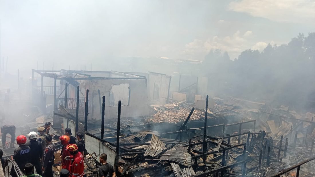 tinggal puing rumah dilahap api