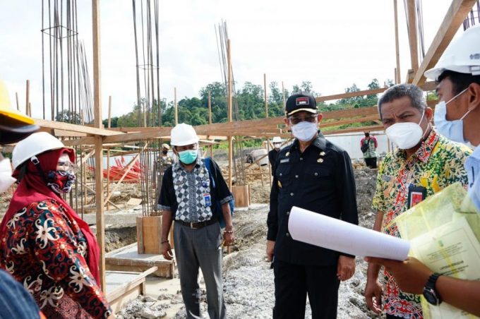 monitoring dan evaluasi (Monev) proyek pembangunan laboratorium kesehatan Provinsi Kaltara