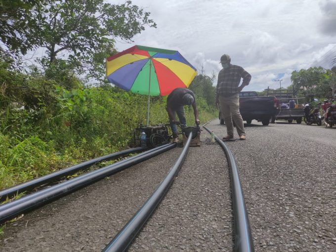 Pemasangan pipa tersiar PDAM KTT