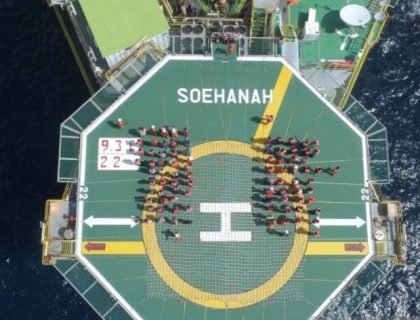 Anjungan pengeboran minyak dan gas bumi