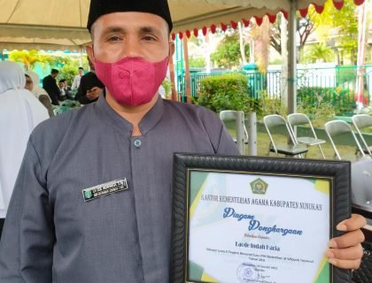 Juara II tingkat Nasional guru PAI Juara II tingkat Nasional guru PAI