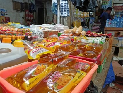 Minyak goreng di pasaran.