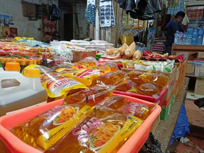 Minyak goreng di pasaran.