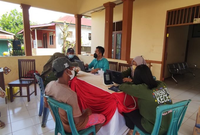 Proses vaksinasi yang dilakukan Dinkes