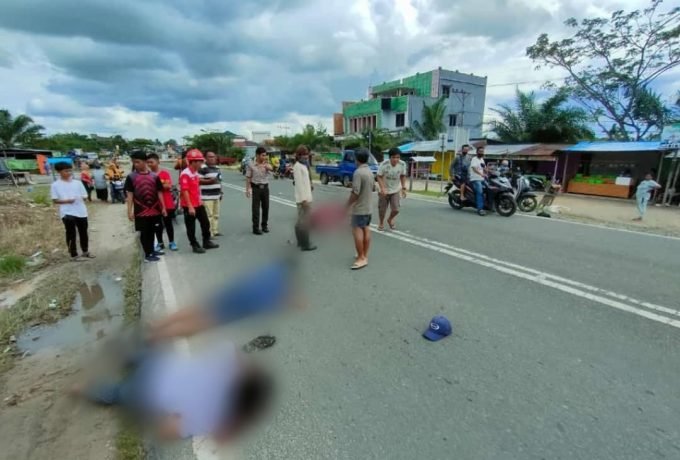 tabrakan motor tersungkur di aspal