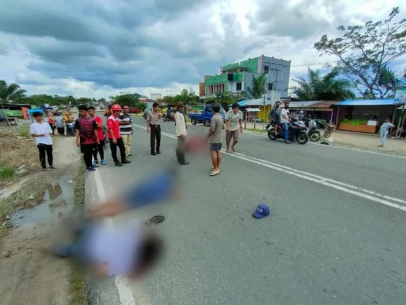 motor tersungkur di aspal