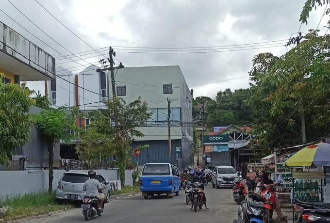 ruas jalan daerah Sebengkok-Selumit padat
