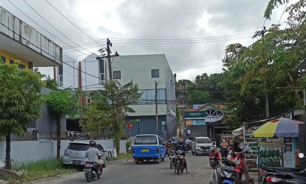 ruas jalan daerah Sebengkok-Selumit padat