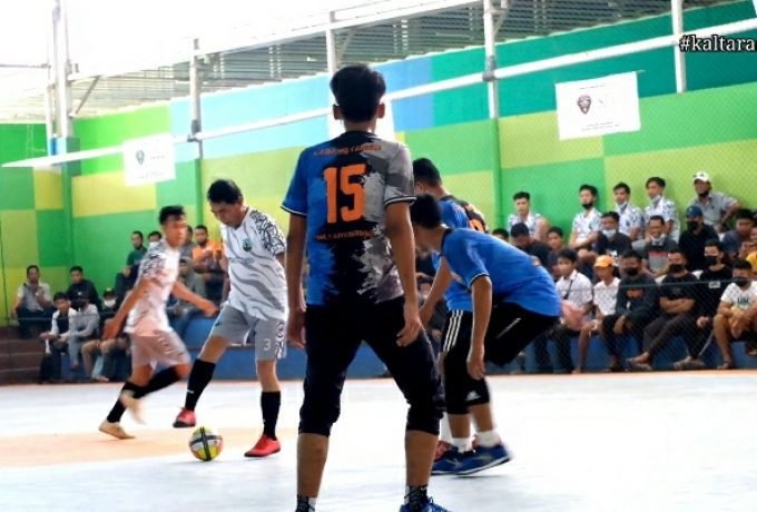 sehat Gubernur kaltara bermain futsal di perbatasn