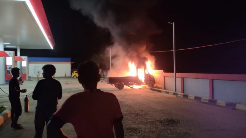 mengisi pertalite terbakar di SPBU Lima Dara