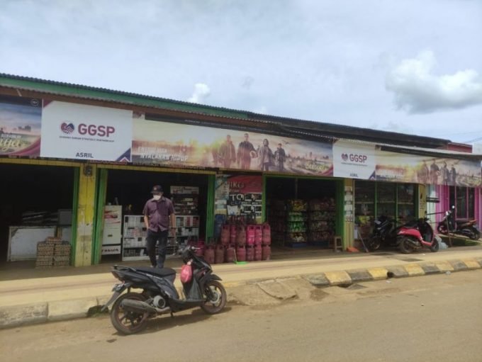 Toko milik ambo waras