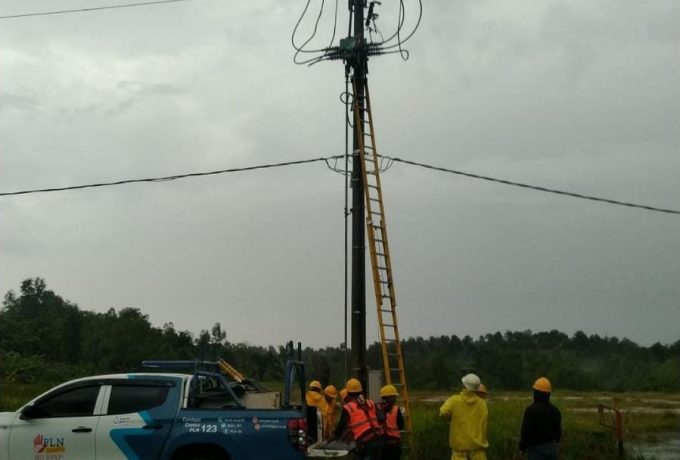 Petugas PLN Nunukan