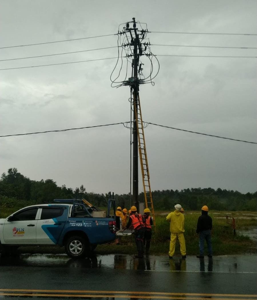 Petugas PLN Nunukan