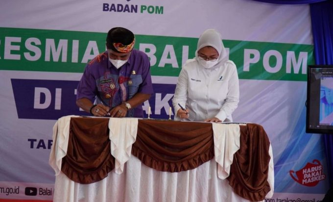 Penandatanganan dokumen pengesahan kantor Balai POM Tarakan