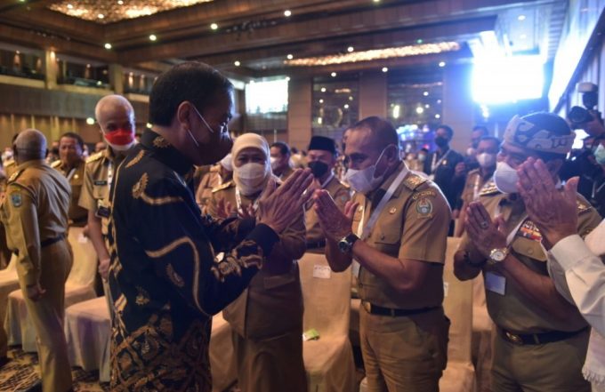 Gubernur Provinsi Kalimantan Utara Zainal A. Paliwang