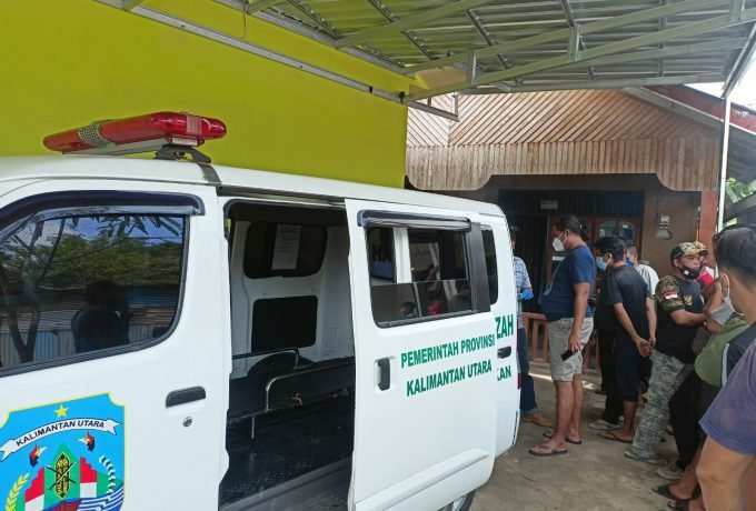 penemuan mayat di lingkas ujung berkerumun berada di depan rumah jenazah