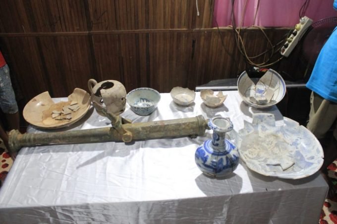 Penemuan benda antik oleh seorang petani