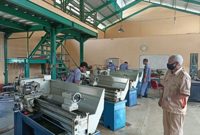 anak sekolah mengikuti pelatihan kerja di BLK Tarakan