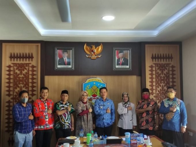 Ketua TP PKK KTTbersama Bupati KTT