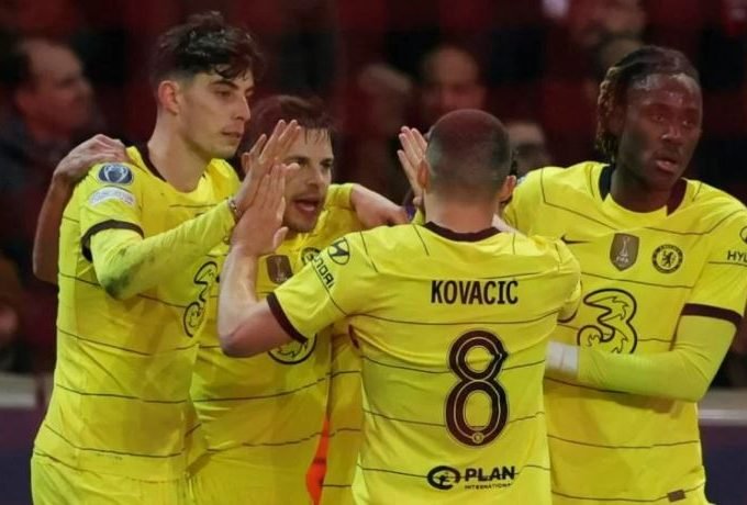 Para pemain Chelsea merayakan gol