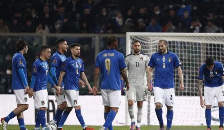 Ekspresi para pemain Italia setelah gagal
