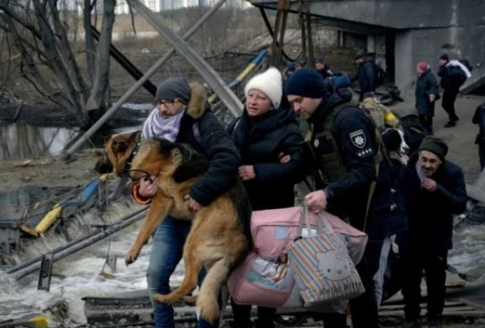 kiev44 menyelamatkan diri dari invasi Rusia di Ukraina