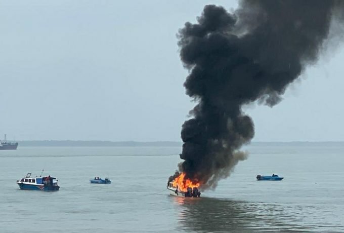 IMG-20220416-WA0064 Tangkapan layar speedboat terbakar di perairan Tarakan.