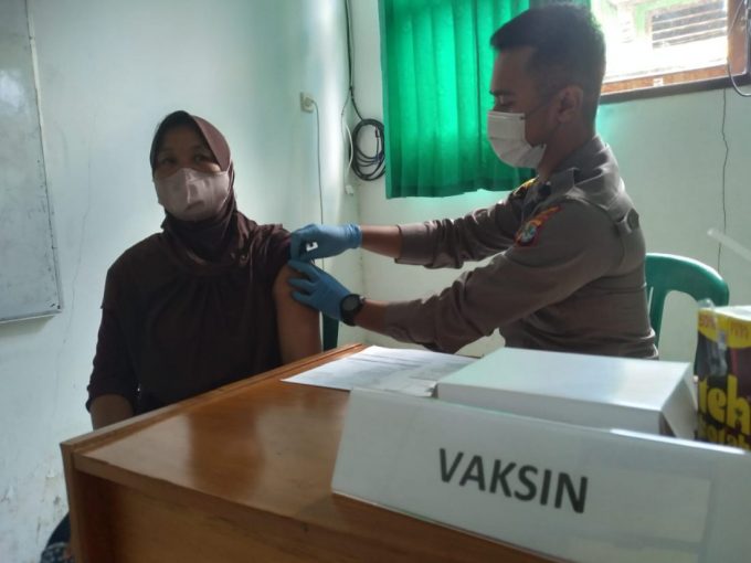 warga Bulungan yang berpartisipasi dalam mendapatkan vaksin