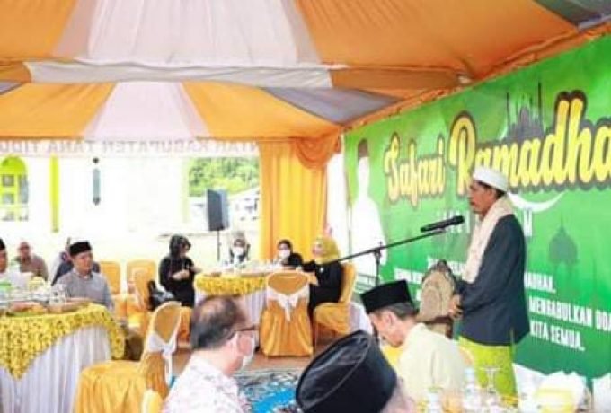 Bupati Tana Tidung, Ibrahim Ali saat menghadiri safari Ramadan di Masjid Al-Amin