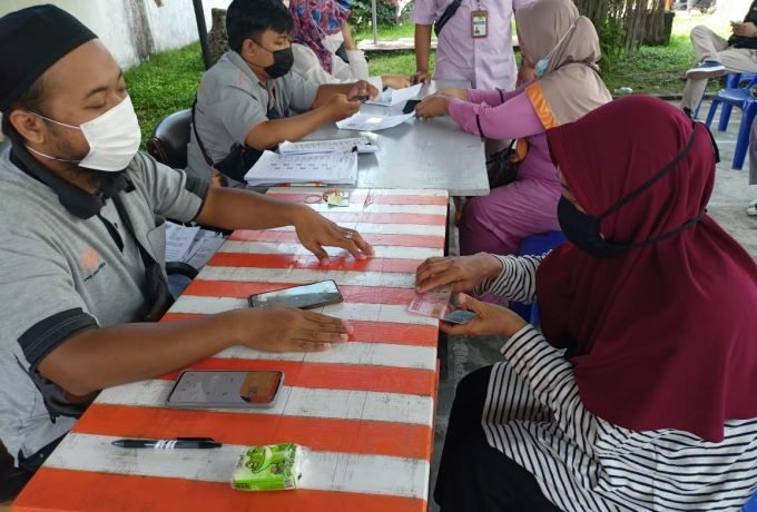 bantuan sembako dan minyak goreng bantuan sembako dan minyak goreng