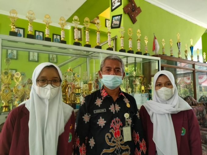 Kepala Sekolah SMA Negeri 1 Nunukan Khoirul Naim