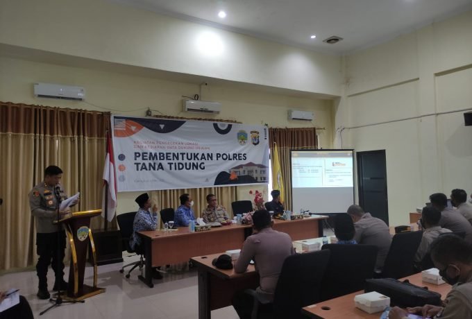 Kapolres Bulungan, AKBP Ronaldo Maradona Siregar paparan di hadapan pejabat pemerintah Tana Tidung soal perencanaan pembentukan Polres KTT.