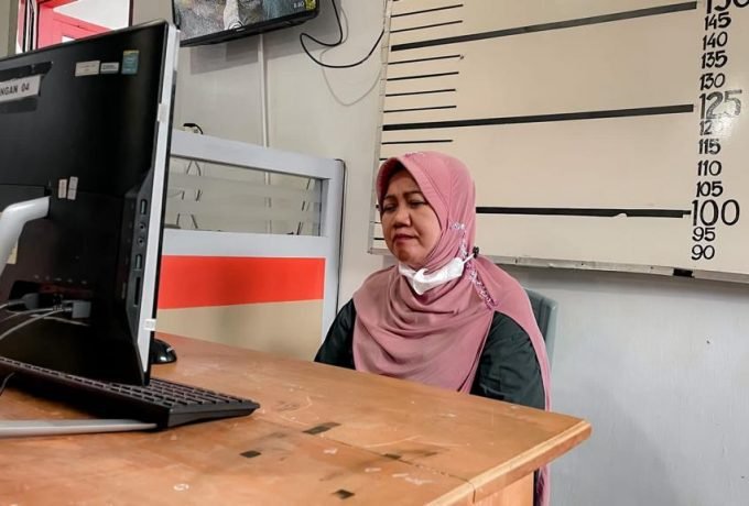 WhatsApp Image 2022-05-13 at 15.56.54 Terdakwa LH mengikuti jalannya sidang perdana secara virtual dari dalam Lapas Kelas II A Tarakan. (Foto IST)