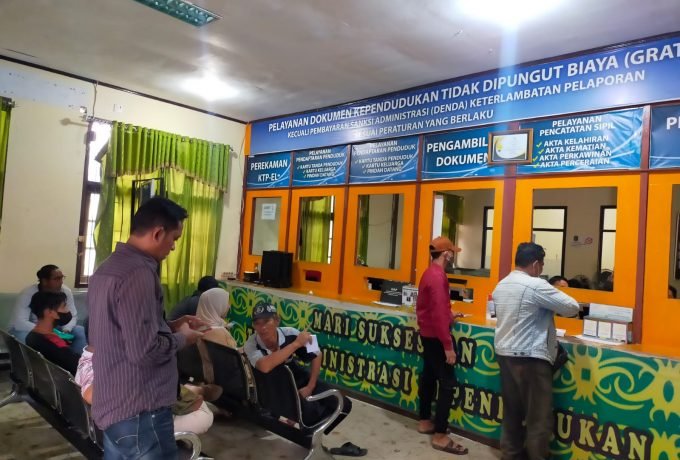 Pelayanan di kantor Dinas Kependudukan dan Pencatatan Sipil (Disdukcapil) Kabupaten Nunukan (FOTO: Novita A.K/ BENUANTA)